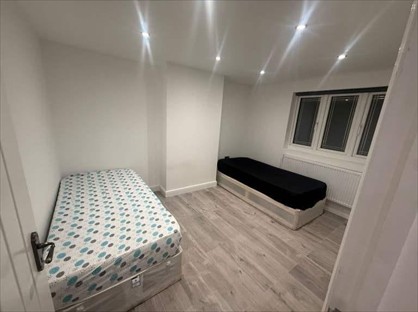 Room in a Shared House, Shere Road, IG2