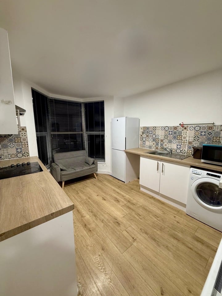 1 Bed Flat, Crwys Road, CF24, N1 7GU