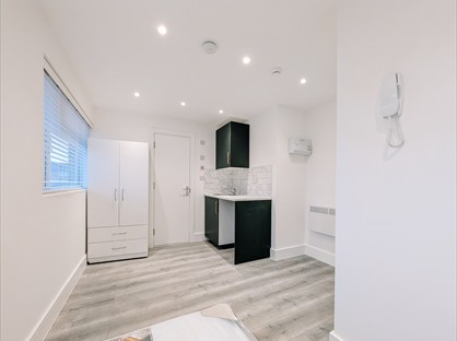Studio Flat, Dacre Crescent, RM15