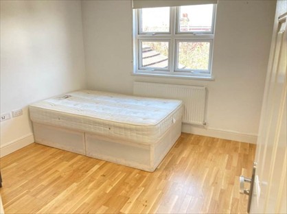 Room in a Shared House, Very Near Adelaide Road Area, W13