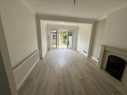 4 Bed Semi-Detached House, High Street, UB8