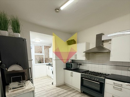 Room in a Shared House, Park Grove Road, E11