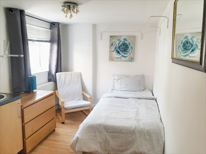 Studio Flat, Station Street, WS10