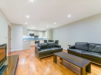 2 Bed Flat, Holman Road, SW11