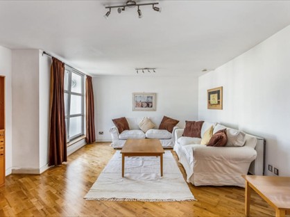 2 Bed Flat, Manchester Road, E14