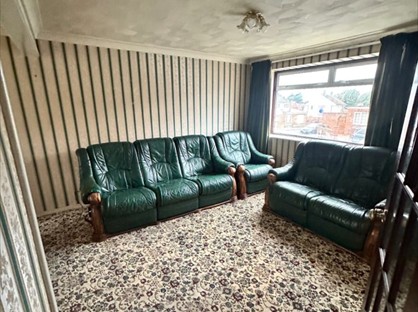 3 Bed Semi-Detached House, Charlwood Road, LU4