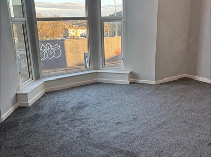 Studio Flat, Fitzwilliam St, HD1