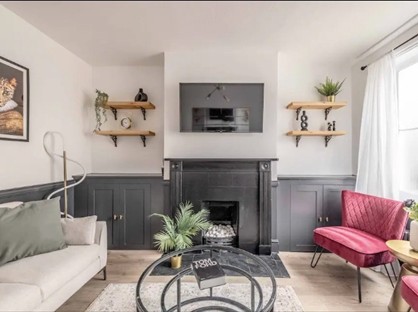 2 Bed Terraced House, Victoria Street, SL4