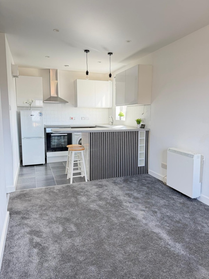 Reading - 1 Bed Flat, Tilehurst, RG31 - To Rent Now for £950.00 p/m