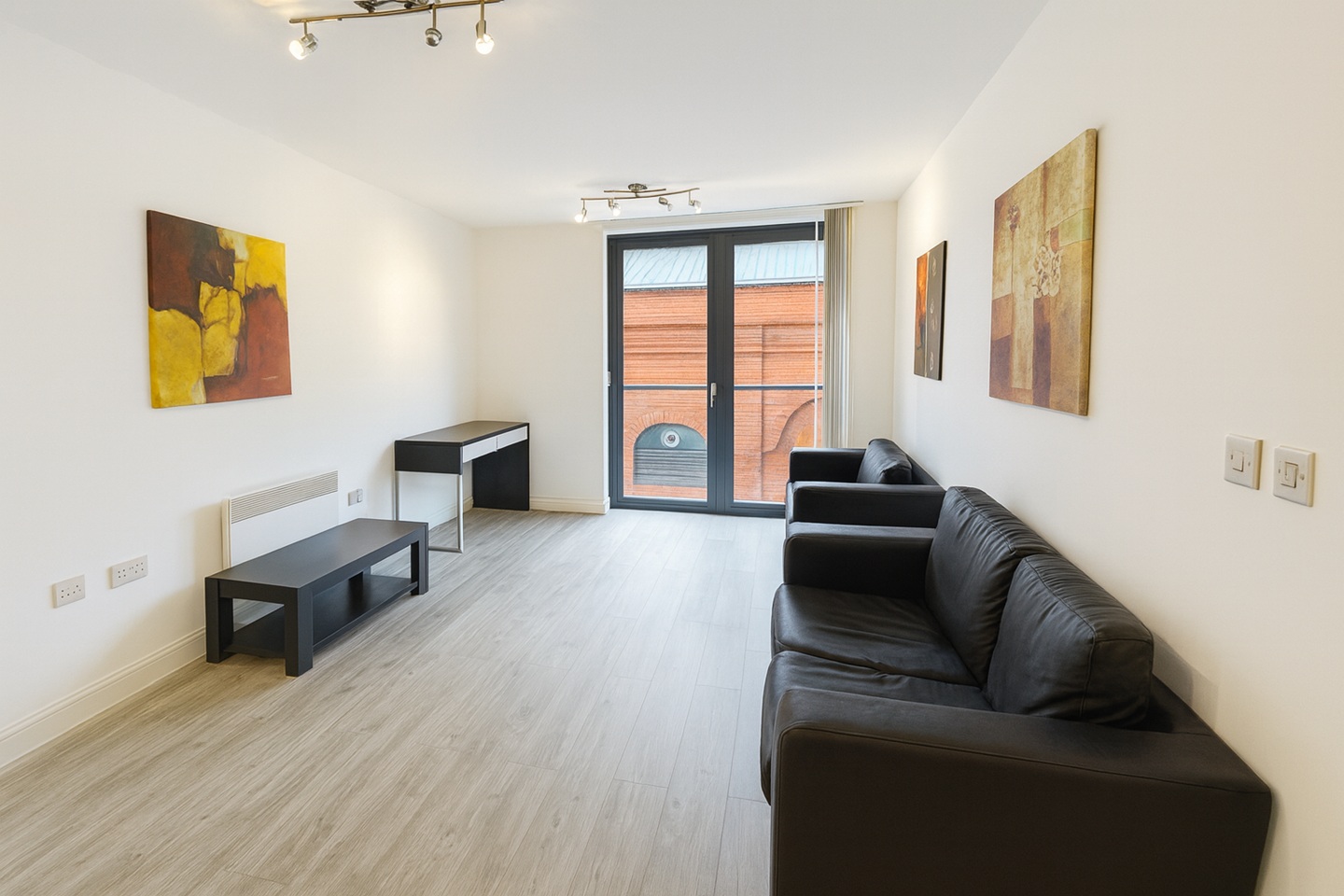 Room in a Shared Flat, Southside, B5