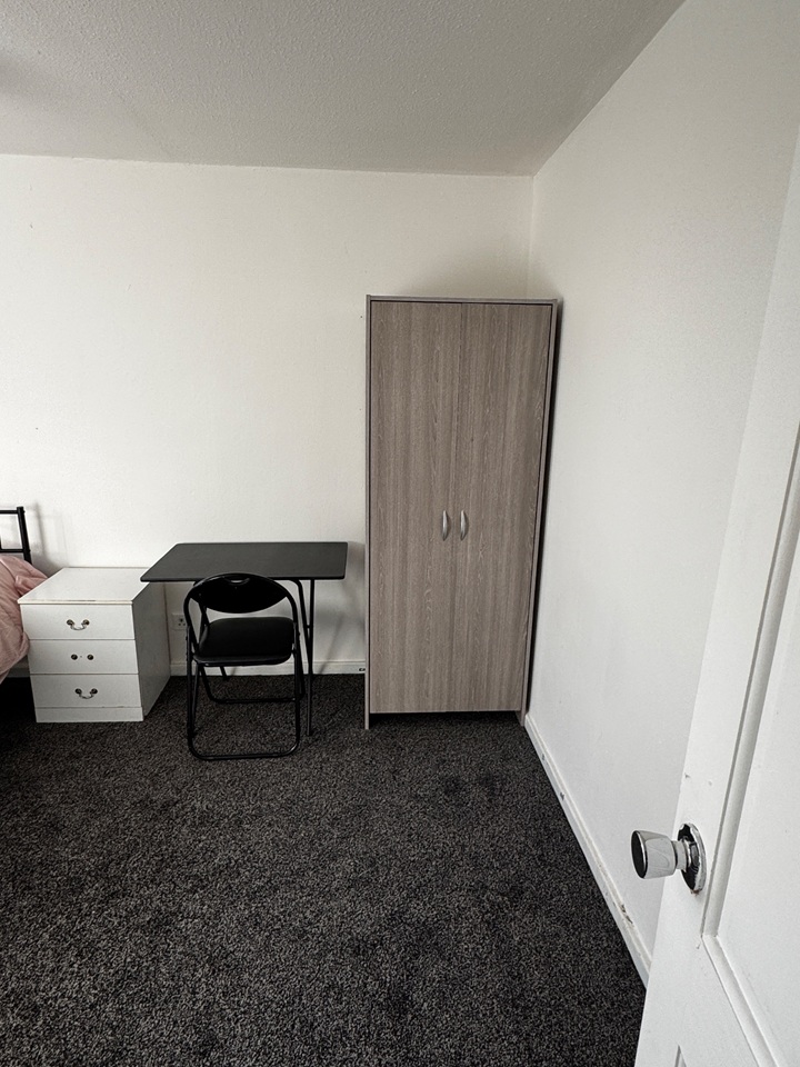 Room in a Shared House, St John's Road, LS3 photo 2