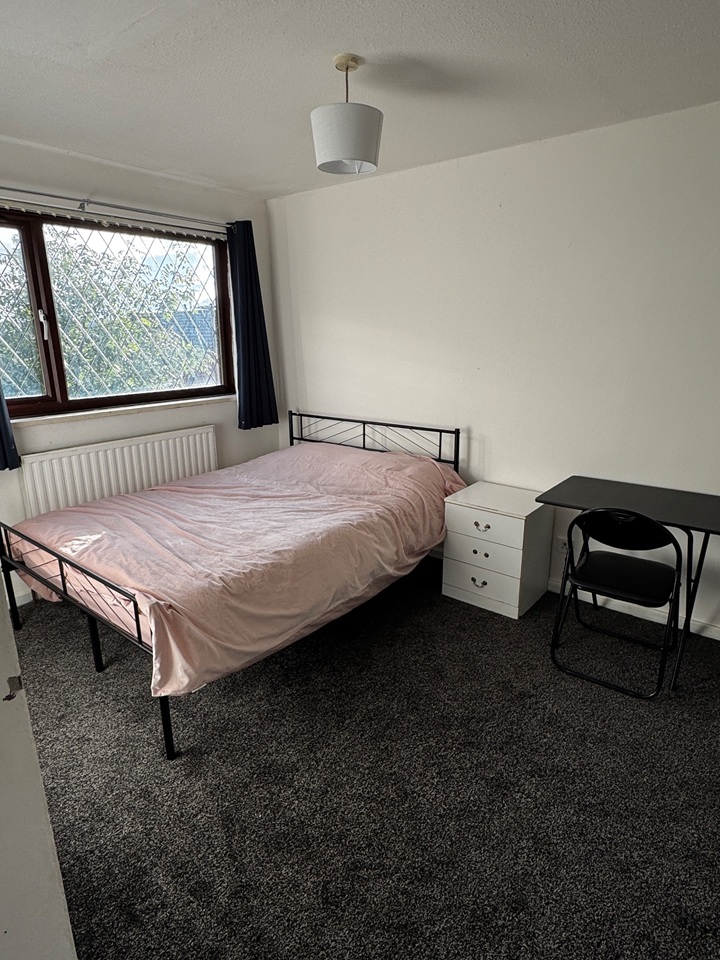 Room in a Shared House, St John's Road, LS3