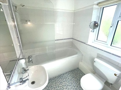 2 Bed Flat, Vineys Yard, BA10