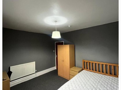 Room in a Shared House, Wood Road, CF37