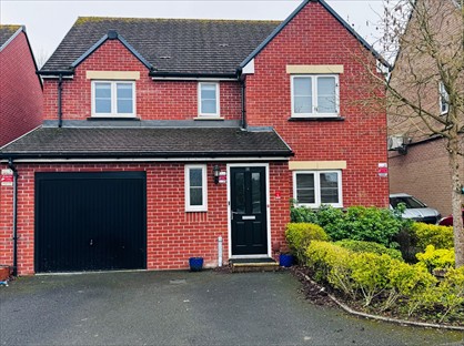 4 Bed Detached House, Collins Drive, RG6