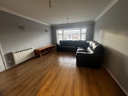 2 Bed Flat, Whitehall Road, M33