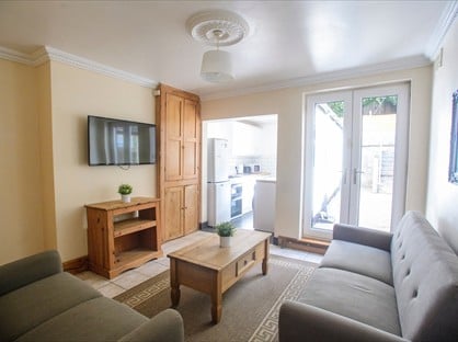 4 Bed Terraced House, Alexandra Terrace, LN1