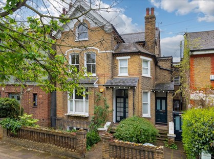 2 Bed Flat, Bolingbroke Grove, SW11