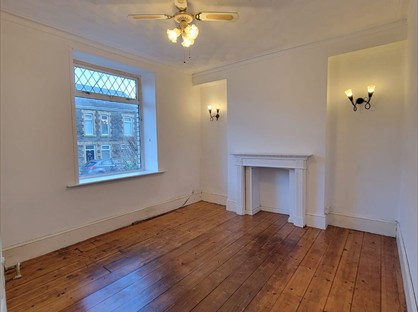 3 Bed Terraced House, Neath Road, SA11