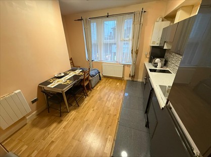 1 Bed Flat, Broad Street, TW11