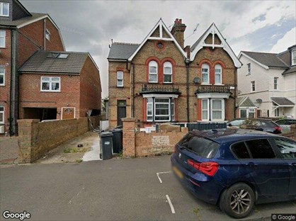 Studio Flat, Hanworth Road, TW3