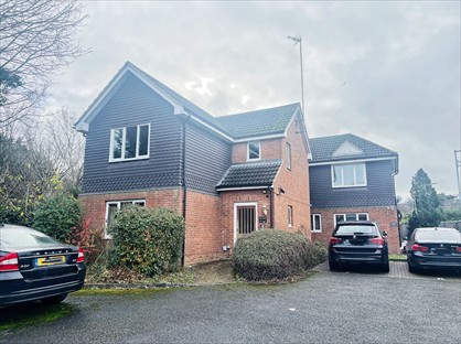 1 Bed Flat, Peace Mews, LU4