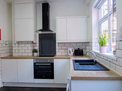 5 Bed Terraced House, Portland Street, LN5