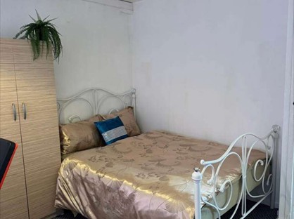 Room in a Shared Flat, Harts Lane, IG11