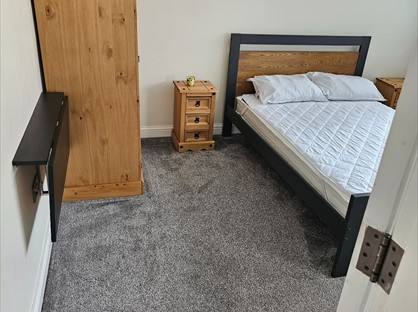 Room in a Shared House, Titford Road, B69