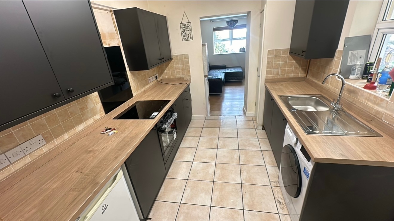 Additional image 2 of 5 Bed Terraced House, Thackeray Road, SO17, N1 7GU