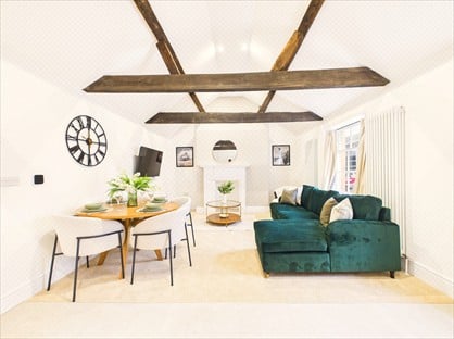 1 Bed Flat, Artisan Court, GL50