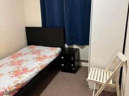 Room in a Shared House, Porters Avenue, RM9