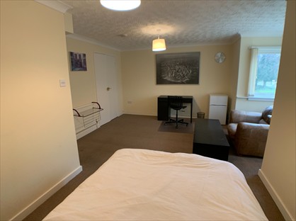 Room in a Shared House, Curlew Grove, WA3