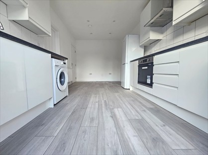 5 Bed Semi-Detached House, Goldsdown Close, EN3