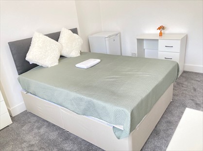 Room in a Shared Flat, Very Near Kirn Road Area, W13