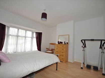 Room in a Shared House, Edilom Rd, M8