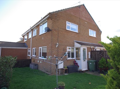 1 Bed Semi-Detached House, Hickling Gr, TS19