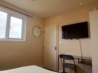 Room in a Shared House, Waterloo Road, ST1