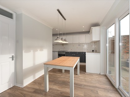 3 Bed Terraced House, Gardenia Court, SS15