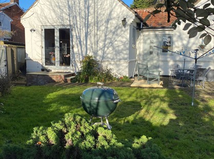 1 Bed Semi-Detached House, Norwich Street, NR9