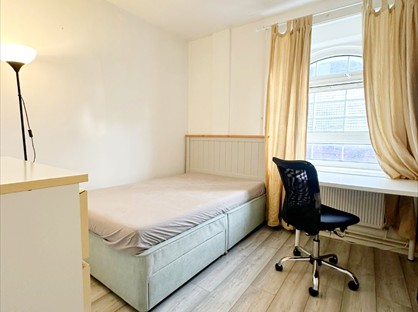 Room in a Shared Flat, Bradley House, E3