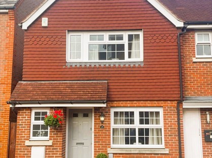 3 Bed Semi-Detached House, Giffard Lane, GU51