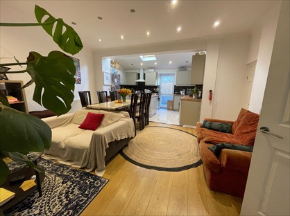 Room in a Shared House, Renness Road, E17