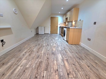 1 Bed Flat, High Street, BR6