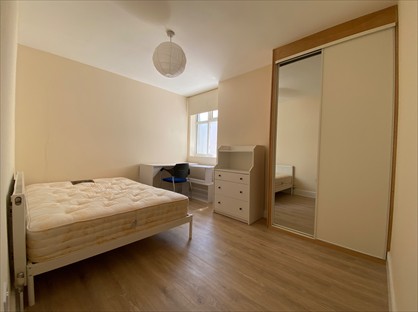 Room in a Shared House, Lees Road, UB8