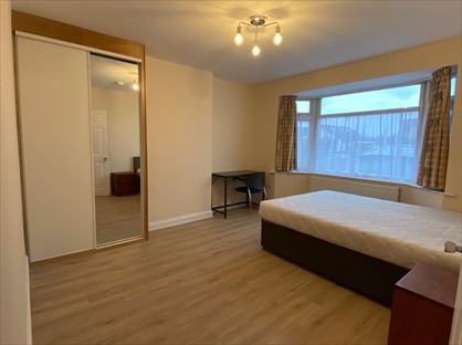 Room in a Shared House, Lees Road, UB8
