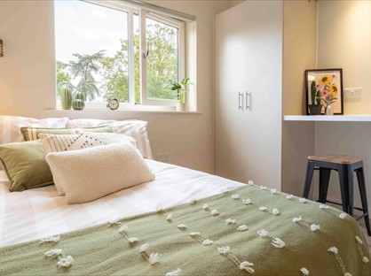 Studio Flat, Egham Hill, TW20