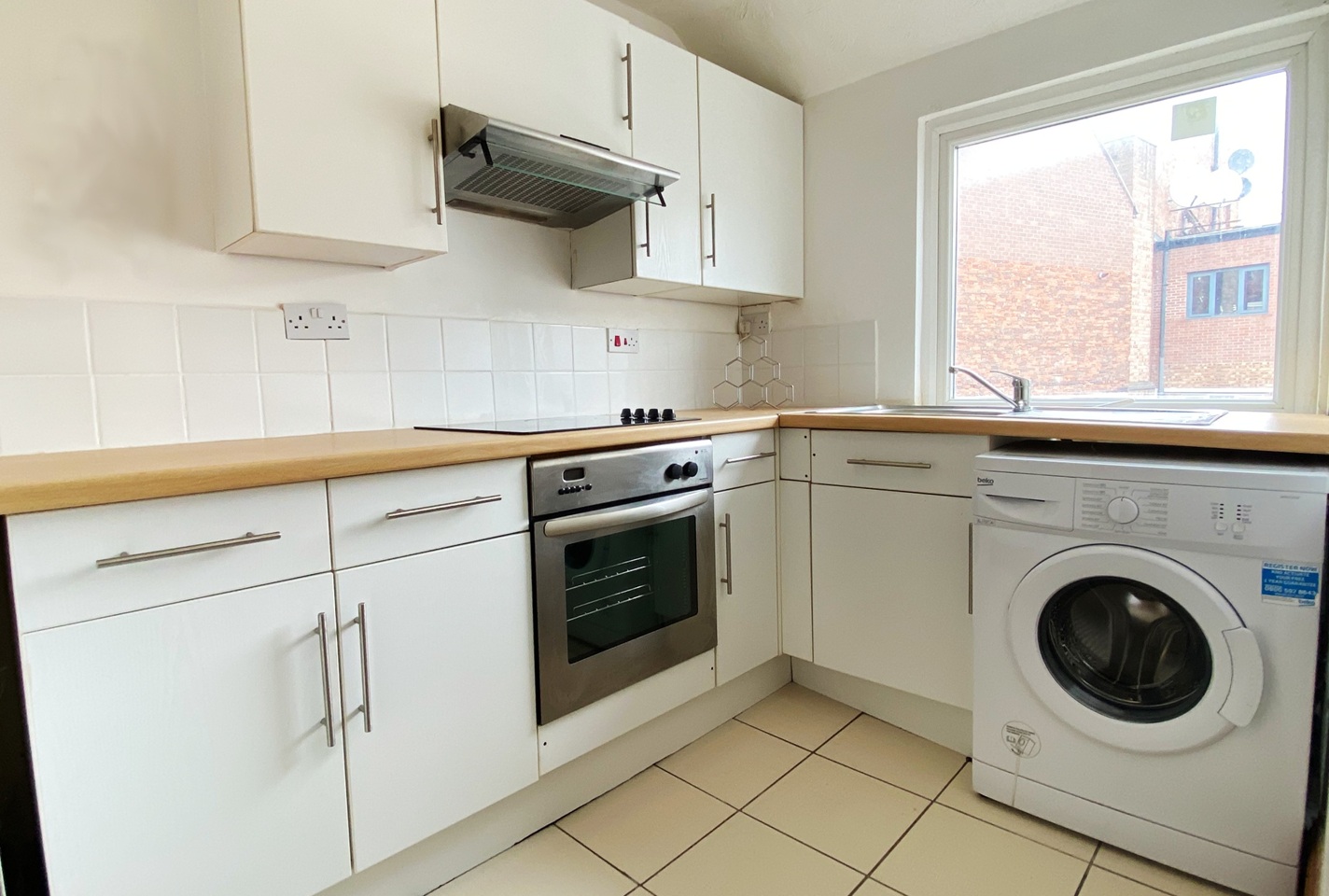 2 Bed Flat, Humberstone Gate, LE1 photo 2