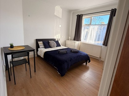 2 Bed Semi-Detached House, Eastern Avenue East, RM1