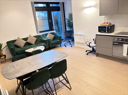 2 Bed Flat, Very Near Gilette Corner Area, TW8
